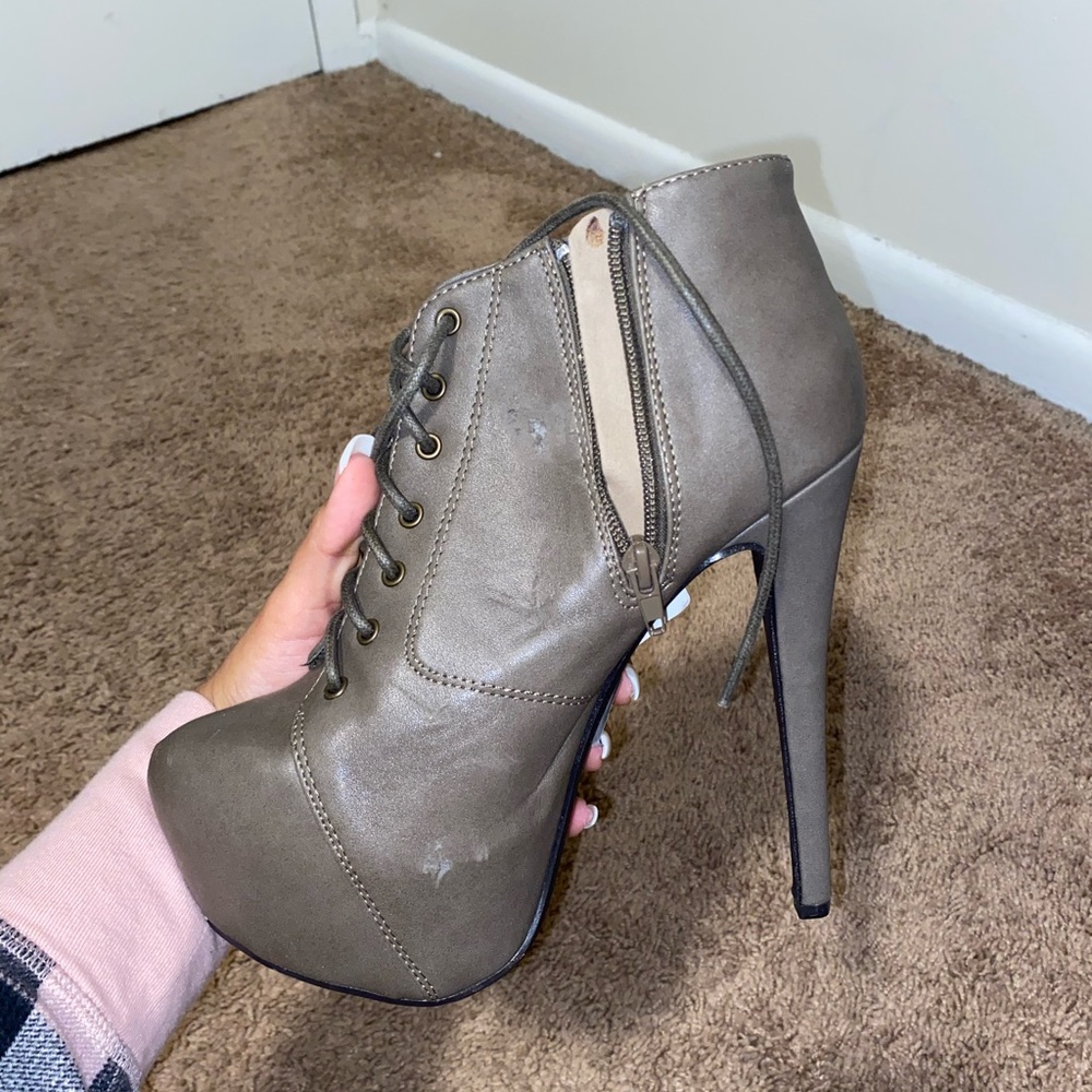 Heeled boots